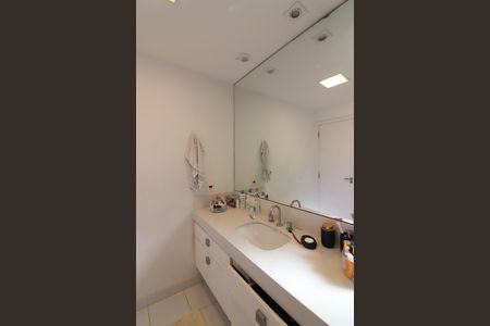 Apartamento à venda com 156m², 3 quartos e 3 vagasBanheiro da Suíte 1