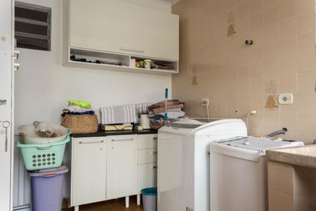 Casa à venda com 317m², 4 quartos e 5 vagasÁrea de Serviço