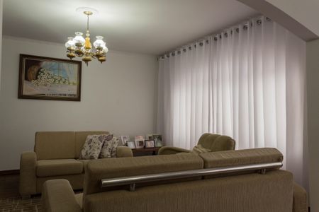 Casa à venda com 317m², 4 quartos e 5 vagasSala