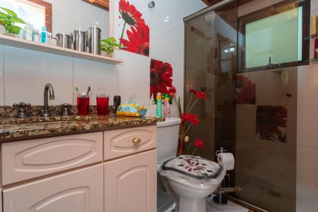 Banheiro de apartamento à venda com 1 quarto, 48m² em Sarandi, Porto Alegre