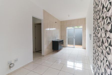 Sala de casa de condomínio para alugar com 2 quartos, 45m² em Jundiapeba, Mogi das Cruzes