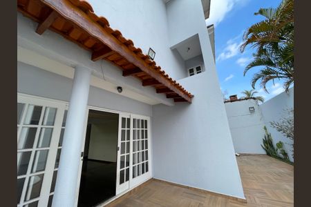 Casa de condomínio para alugar com 326m², 4 quartos e 6 vagas Casa de condomínio para alugar com 326m², 4 quartos e 6 vagasQuintal