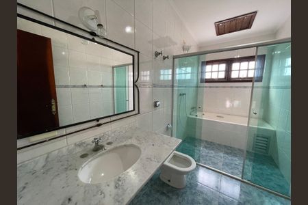 Casa de condomínio para alugar com 326m², 4 quartos e 6 vagas Casa de condomínio para alugar com 326m², 4 quartos e 6 vagasBanheiro Social