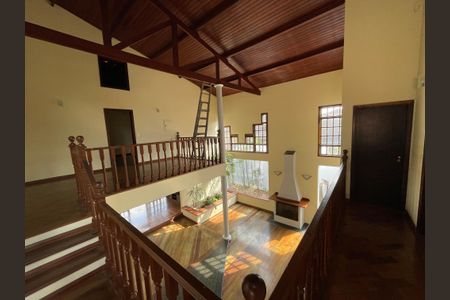 Casa de condomínio para alugar com 326m², 4 quartos e 6 vagas Casa de condomínio para alugar com 326m², 4 quartos e 6 vagasCorredor