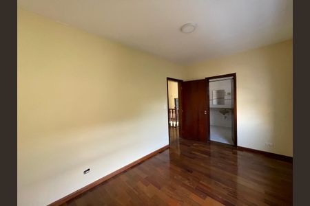 Casa de condomínio para alugar com 326m², 4 quartos e 6 vagas Casa de condomínio para alugar com 326m², 4 quartos e 6 vagasSuíte 2