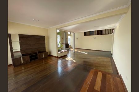 Casa de condomínio para alugar com 326m², 4 quartos e 6 vagas Casa de condomínio para alugar com 326m², 4 quartos e 6 vagasSala 2