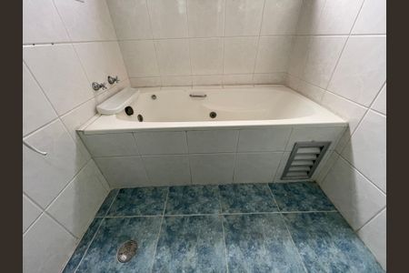 Casa de condomínio para alugar com 326m², 4 quartos e 6 vagas Casa de condomínio para alugar com 326m², 4 quartos e 6 vagasBanheiro Social