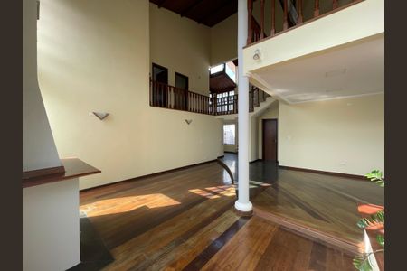 Casa de condomínio para alugar com 326m², 4 quartos e 6 vagas Casa de condomínio para alugar com 326m², 4 quartos e 6 vagasSala 1