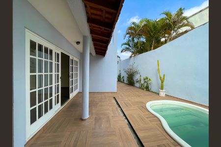 Casa de condomínio para alugar com 326m², 4 quartos e 6 vagas Casa de condomínio para alugar com 326m², 4 quartos e 6 vagasQuintal