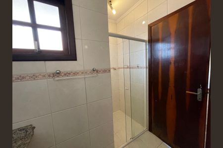 Casa de condomínio para alugar com 326m², 4 quartos e 6 vagas Casa de condomínio para alugar com 326m², 4 quartos e 6 vagasBanheiro da Suíte 2