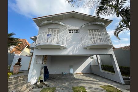 Casa de condomínio para alugar com 326m², 4 quartos e 6 vagas Casa de condomínio para alugar com 326m², 4 quartos e 6 vagasFachada