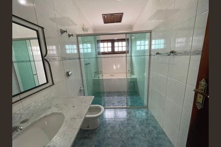 Casa de condomínio para alugar com 326m², 4 quartos e 6 vagas Casa de condomínio para alugar com 326m², 4 quartos e 6 vagasBanheiro Social
