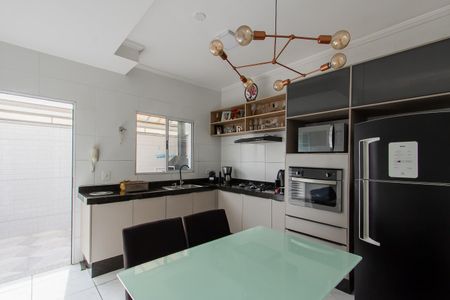 Casa de condomínio à venda com 103m², 2 quartos e 2 vagas Casa de condomínio à venda com 103m², 2 quartos e 2 vagasCozinha