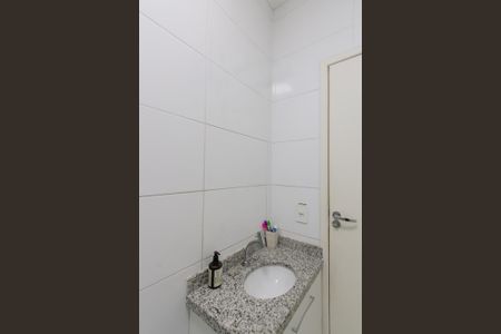 Casa de condomínio à venda com 103m², 2 quartos e 2 vagas Casa de condomínio à venda com 103m², 2 quartos e 2 vagasBanheiro da Suíte