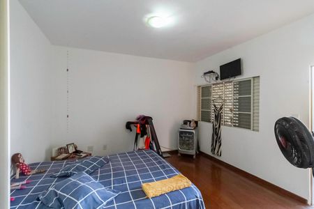 Casa à venda com 360m², 5 quartos e 4 vagas Casa à venda com 360m², 5 quartos e 4 vagasSuíte 1