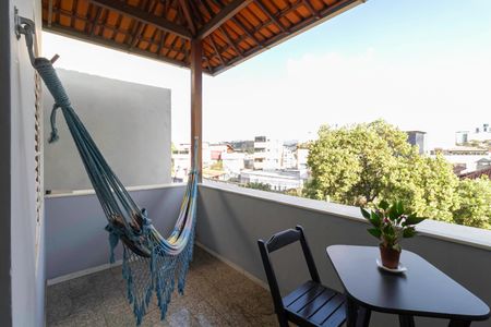Casa à venda com 360m², 5 quartos e 4 vagas Casa à venda com 360m², 5 quartos e 4 vagasVaranda da suíte 1