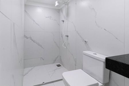 Casa à venda com 360m², 5 quartos e 4 vagas Casa à venda com 360m², 5 quartos e 4 vagasBanheiro da Edícula