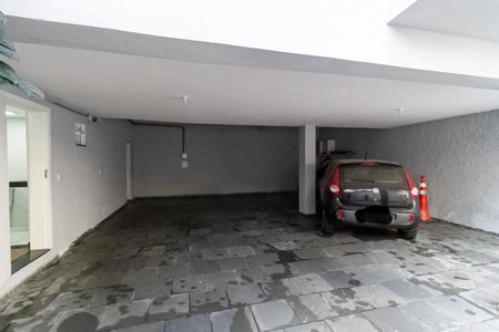 Casa à venda com 360m², 5 quartos e 4 vagas Casa à venda com 360m², 5 quartos e 4 vagasGaragem