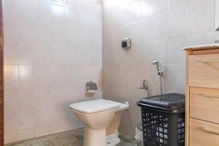 Casa à venda com 360m², 5 quartos e 4 vagas Casa à venda com 360m², 5 quartos e 4 vagasBanheiro social