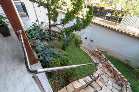 Casa à venda com 360m², 5 quartos e 4 vagas Casa à venda com 360m², 5 quartos e 4 vagasJardim