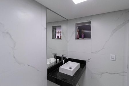 Casa à venda com 360m², 5 quartos e 4 vagas Casa à venda com 360m², 5 quartos e 4 vagasBanheiro da Edícula