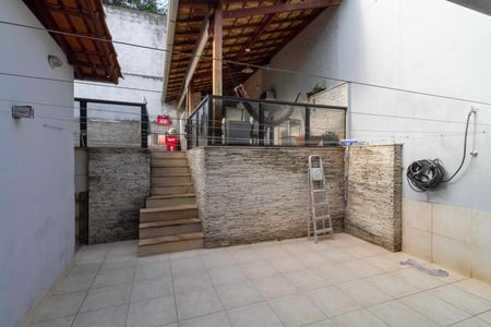 Casa à venda com 360m², 5 quartos e 4 vagas Casa à venda com 360m², 5 quartos e 4 vagasQuintal