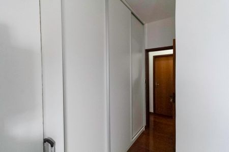 Casa à venda com 360m², 5 quartos e 4 vagas Casa à venda com 360m², 5 quartos e 4 vagasQuarto 2