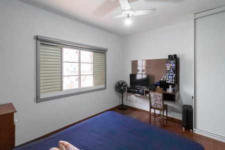 Casa à venda com 360m², 5 quartos e 4 vagas Casa à venda com 360m², 5 quartos e 4 vagasQuarto 2