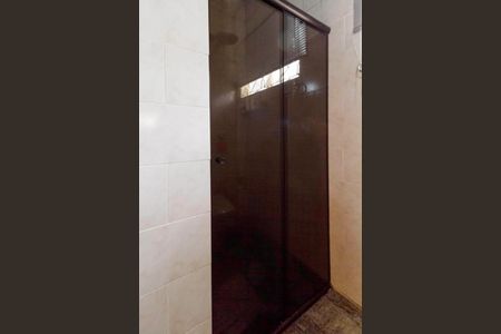 Casa à venda com 360m², 5 quartos e 4 vagas Casa à venda com 360m², 5 quartos e 4 vagasBanheiro social