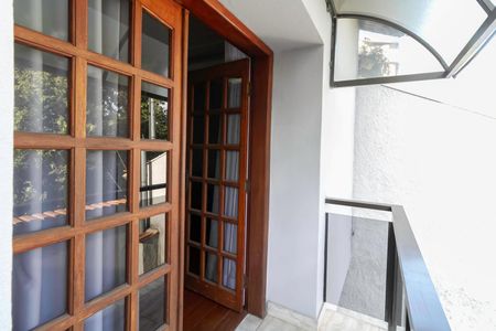 Casa à venda com 360m², 5 quartos e 4 vagas Casa à venda com 360m², 5 quartos e 4 vagasVaranda da sala 1