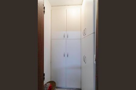 Casa à venda com 360m², 5 quartos e 4 vagas Casa à venda com 360m², 5 quartos e 4 vagasDespensa