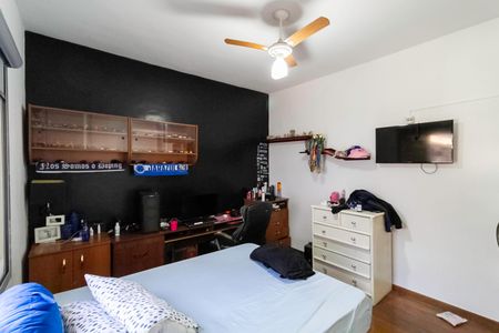 Casa à venda com 360m², 5 quartos e 4 vagas Casa à venda com 360m², 5 quartos e 4 vagasQuarto 3