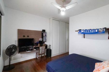 Casa à venda com 360m², 5 quartos e 4 vagas Casa à venda com 360m², 5 quartos e 4 vagasQuarto 2