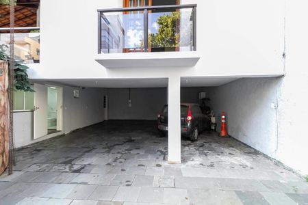 Casa à venda com 360m², 5 quartos e 4 vagas Casa à venda com 360m², 5 quartos e 4 vagasGaragem