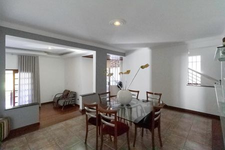 Casa à venda com 360m², 5 quartos e 4 vagas Casa à venda com 360m², 5 quartos e 4 vagasSala 2