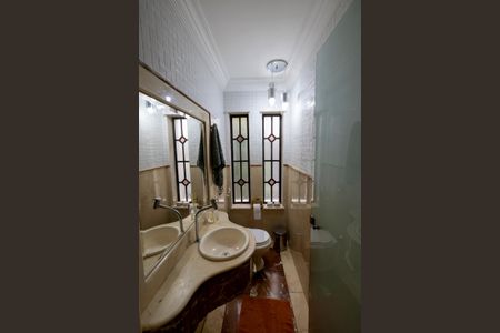 Casa de condomínio para alugar com 390m², 7 quartos e 4 vagasBanheiro da suite 3