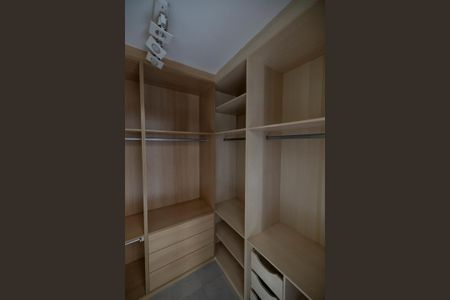 Casa de condomínio para alugar com 390m², 7 quartos e 4 vagasCloset Suite 1