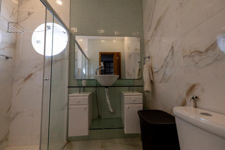 Casa de condomínio para alugar com 390m², 7 quartos e 4 vagasBanheiro da Suíte 1