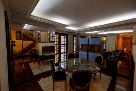 Casa de condomínio para alugar com 390m², 7 quartos e 4 vagasSala de Jantar