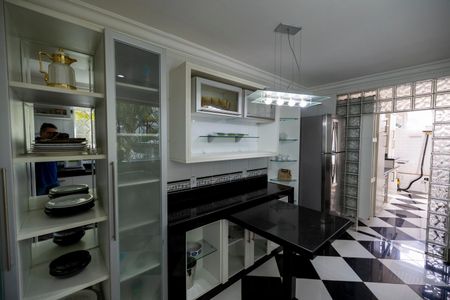 Casa de condomínio para alugar com 390m², 7 quartos e 4 vagasCozinha