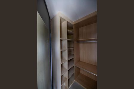 Casa de condomínio para alugar com 390m², 7 quartos e 4 vagasCloset Suite 1