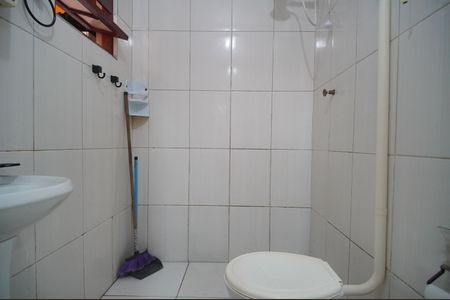 Banheiro Social de kitnet/studio para alugar com 1 quarto, 20m² em Santos Dumont, São Leopoldo