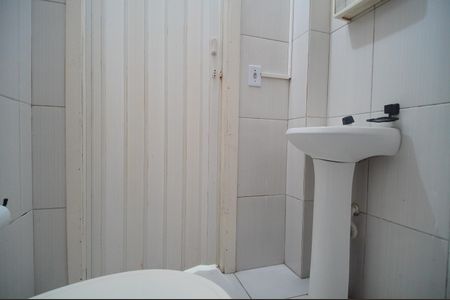 Banheiro Social de kitnet/studio para alugar com 1 quarto, 20m² em Santos Dumont, São Leopoldo