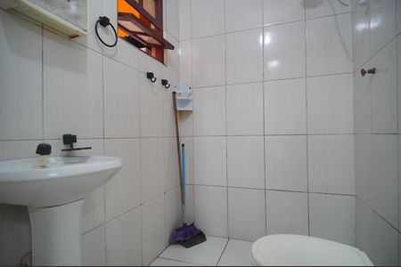 Banheiro Social de kitnet/studio para alugar com 1 quarto, 20m² em Santos Dumont, São Leopoldo