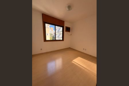 Quarto 1 de apartamento à venda com 2 quartos, 110m² em Petrópolis, Porto Alegre