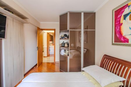 Quarto 1 de apartamento à venda com 2 quartos, 76m² em Petrópolis, Porto Alegre