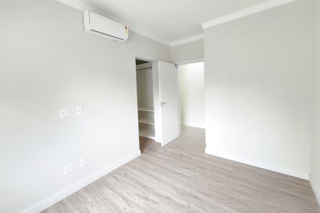 Casa de condomínio à venda com 260m², 3 quartos e 4 vagasSuíte 2