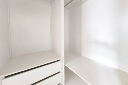 Casa de condomínio à venda com 260m², 3 quartos e 4 vagasCloset da Suíte 2