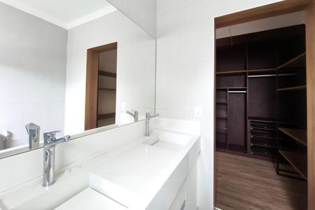 Casa de condomínio à venda com 260m², 3 quartos e 4 vagasBanheiro da Suíte 1