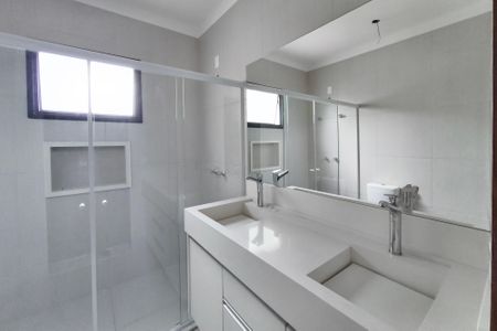 Casa de condomínio à venda com 260m², 3 quartos e 4 vagasBanheiro da Suíte 1